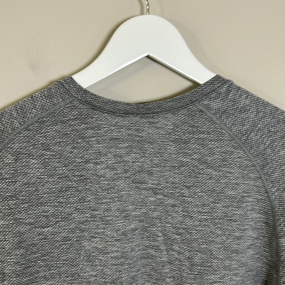 Lululemon Metal Vent Tech Long Sleeve Shirt Mens Gray Live in Practice Sz L - Picture 5 of 11